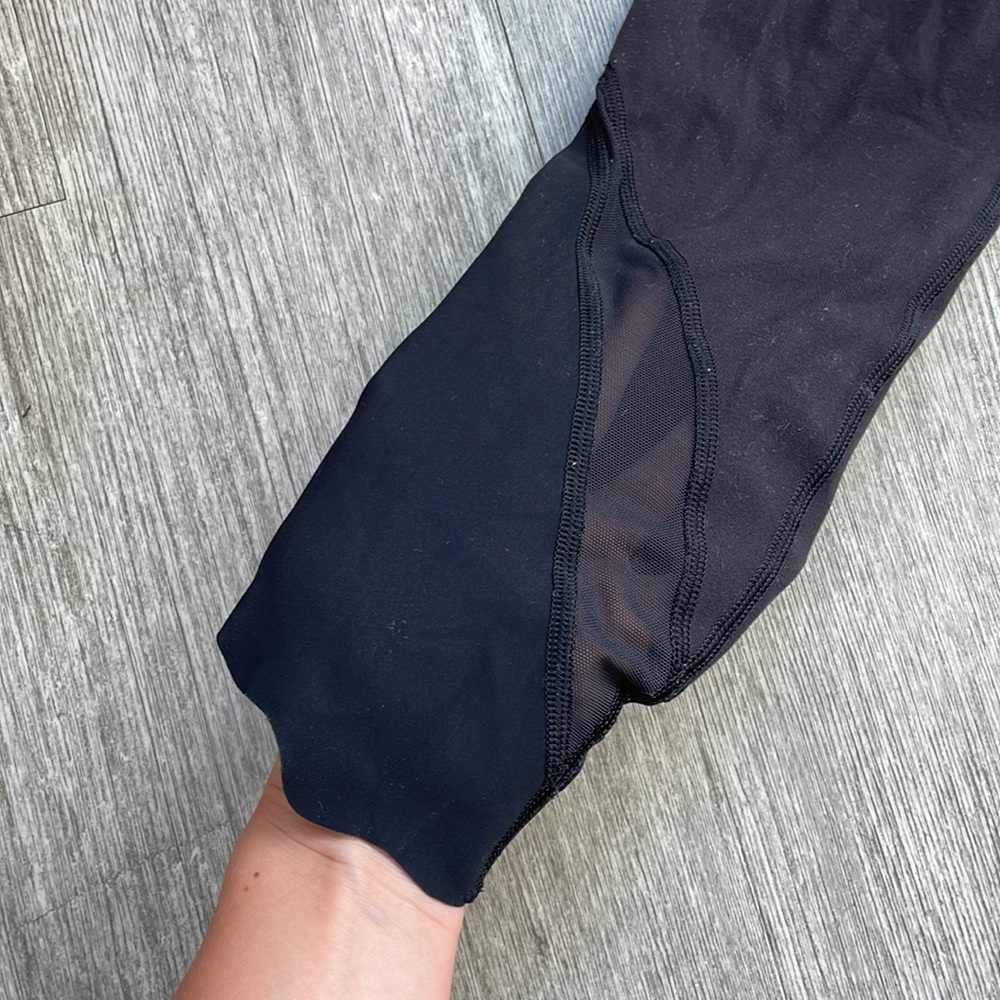 SOLD Black scalloped hem and mesh accent detailing Lululemon leggings size 4 - Picture 2 of 5